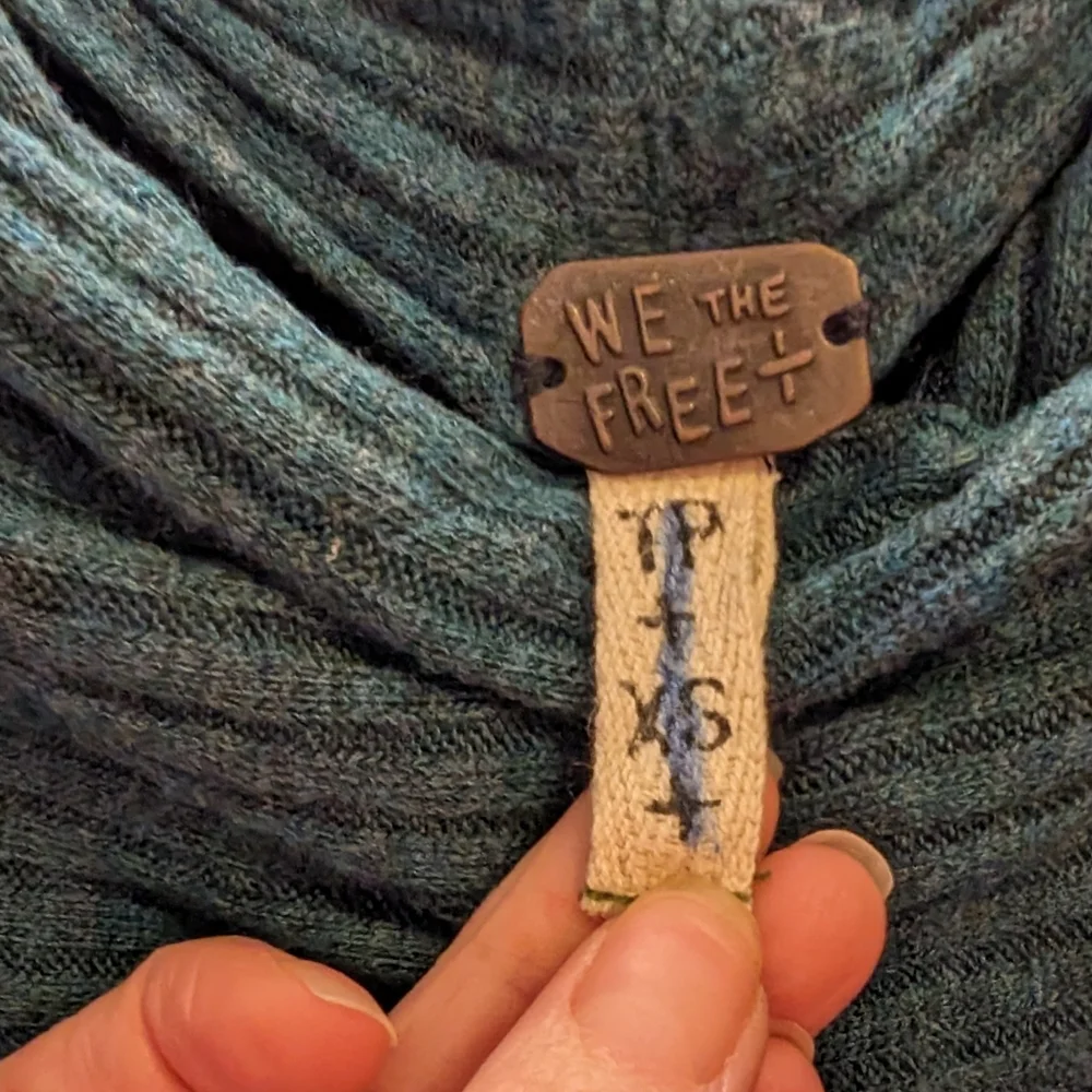 🫰🏼 Free People Open Back Turquoise Waffle Knit Tunic